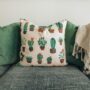 Leer leeft met het licht: hoe de juiste kleur bank jouw kamer rust of contrast geeft