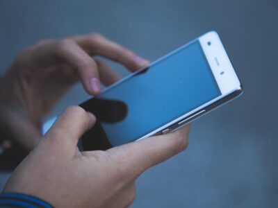 Van wie is het telefoonnummer 06 14094100?