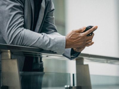Wie belt er met het telefoonnummer 302008808?